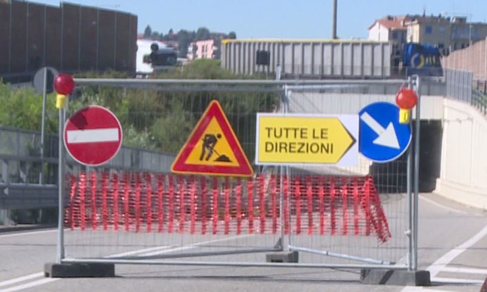 Cantiere in via del Lavoro, intervento nel weekend. Viadotto dei Lavatoi chiuso in parte