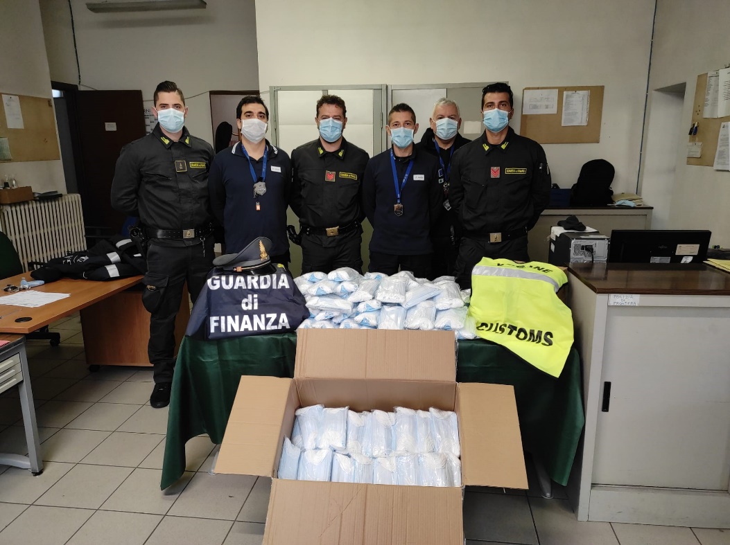 Maxi sequestro di mascherine senza l’indicazione dell’origine in dogana a Ponte Chiasso
