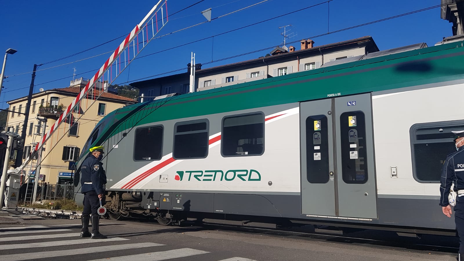 Erba e l’annoso problema dei passaggi a livello. Terzi: “Una priorità assieme all’elettrificazione della Como-Lecco”