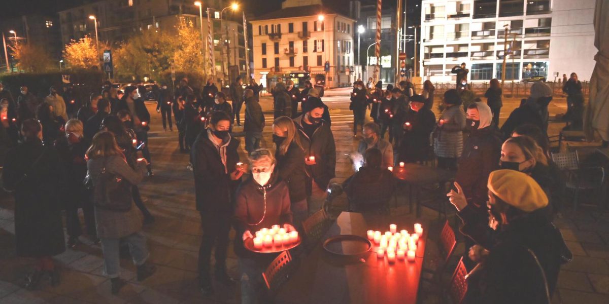 Como, ristoratori e baristi in piazza contro l’ultimo decreto