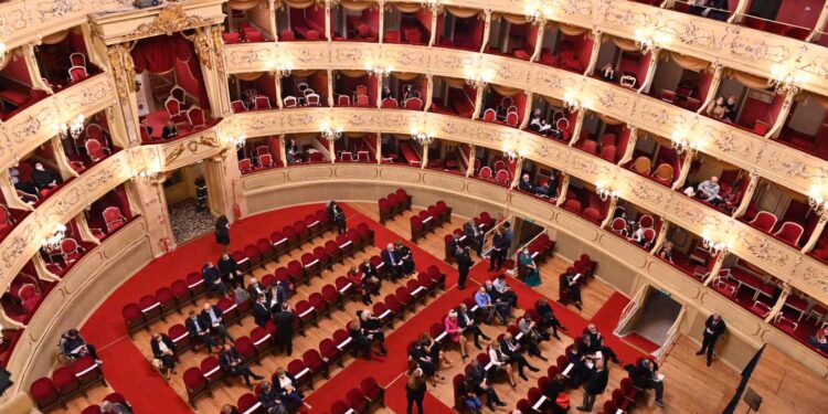 Drusilla Foer arriva al Teatro Sociale di Como