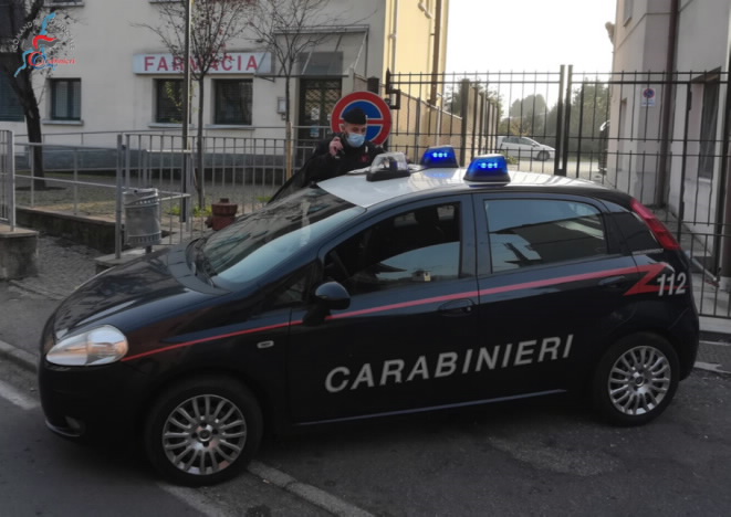 Pistola e volto coperto, banda di rapinatori arrestata dai carabinieri. Contestati almeno quattro colpi