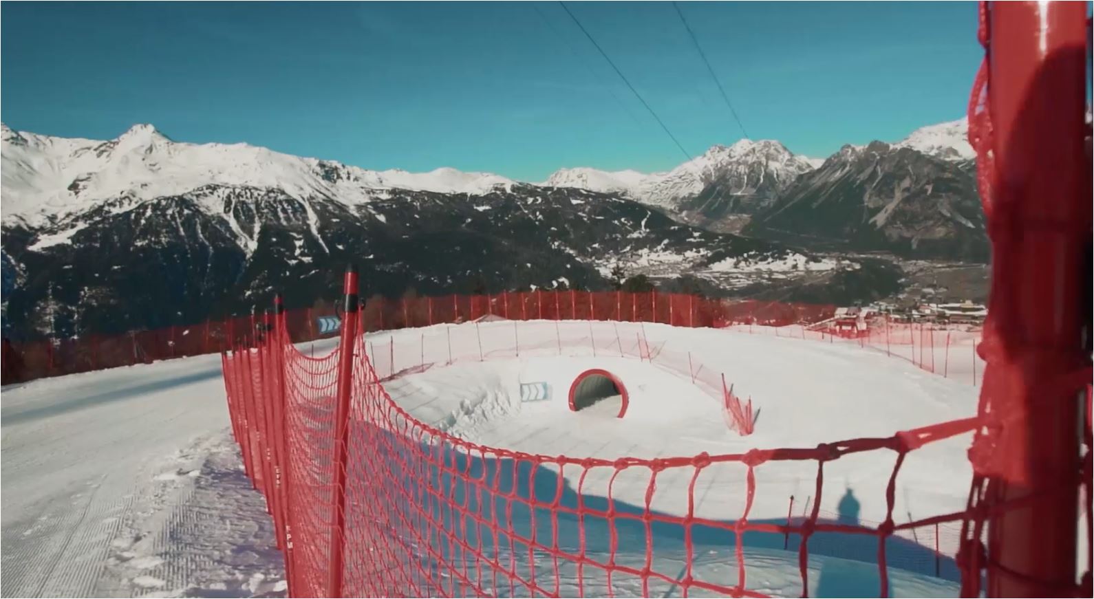 Stop allo sci in Italia ma impianti aperti oltreconfine. Le Regioni al governo: “Chiudere le frontiere”