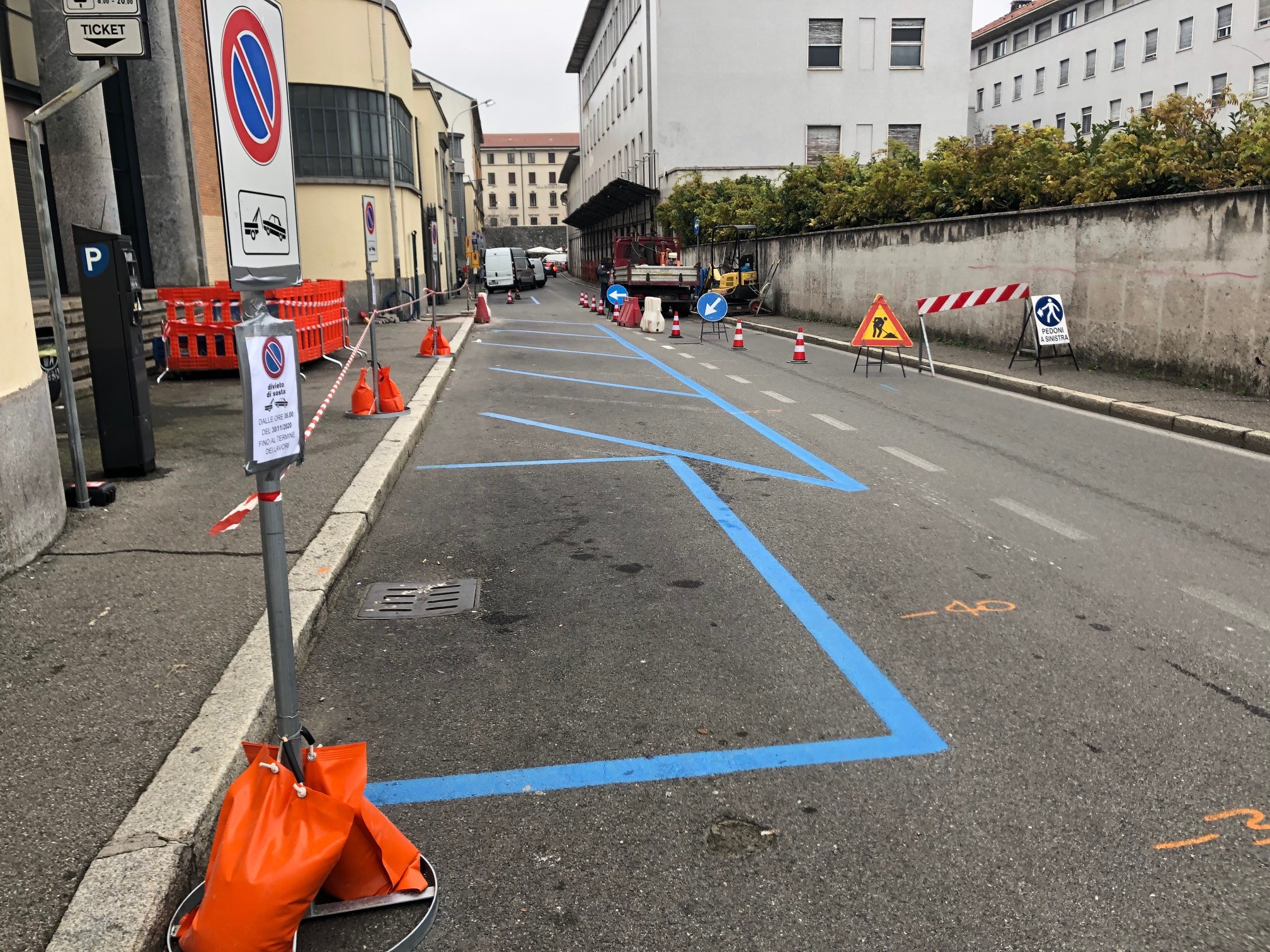 Mercato tra cantieri e parcheggi chiusi, l’ira degli esercenti