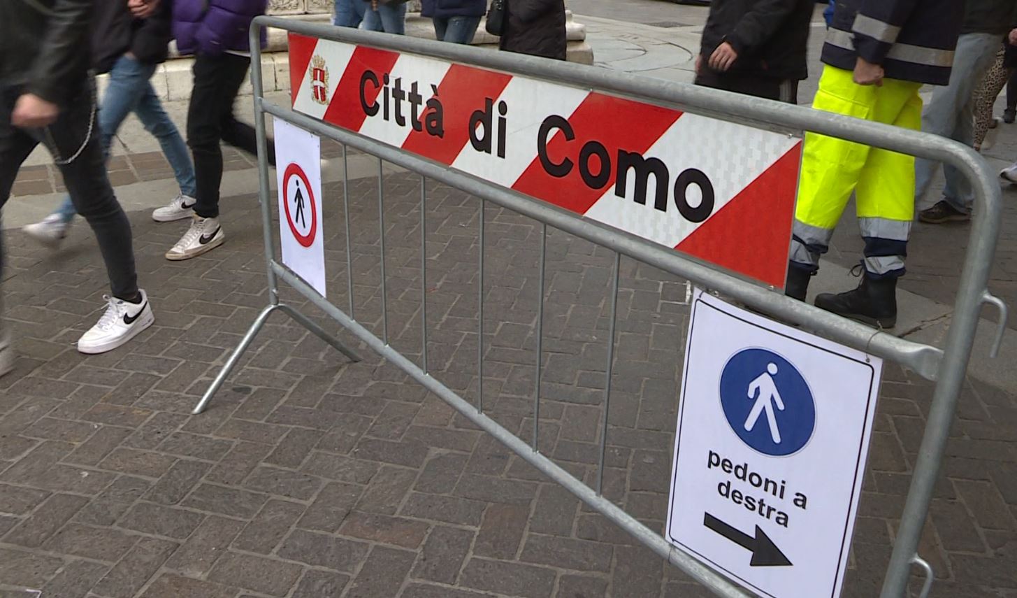 Como, ultimo weekend prenatalizio: i sensi unici pedonali alleggeriscono la ressa in centro