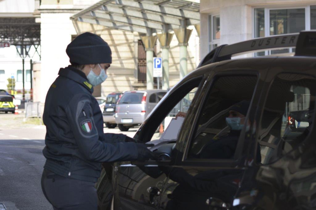 Integratori alimentari non a norma sequestrati e poi distrutti dalla guardia di finanza