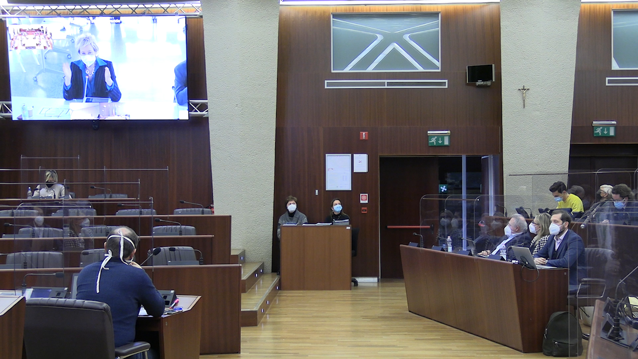 Vaccino, Moratti: “Fase 1 in Lombardia terminerà il 5 marzo”. Uil: “In provincia di Como 4.000 dosi al giorno per la campagna”