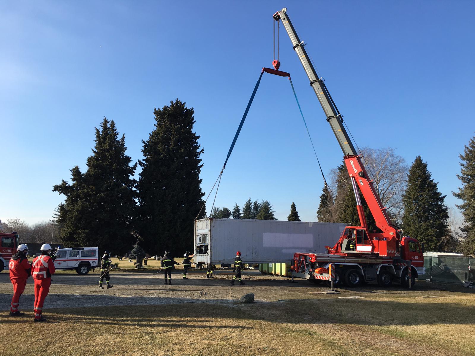 Como, container per le salme a Camerlata. Polemica sulla scelta della sede
