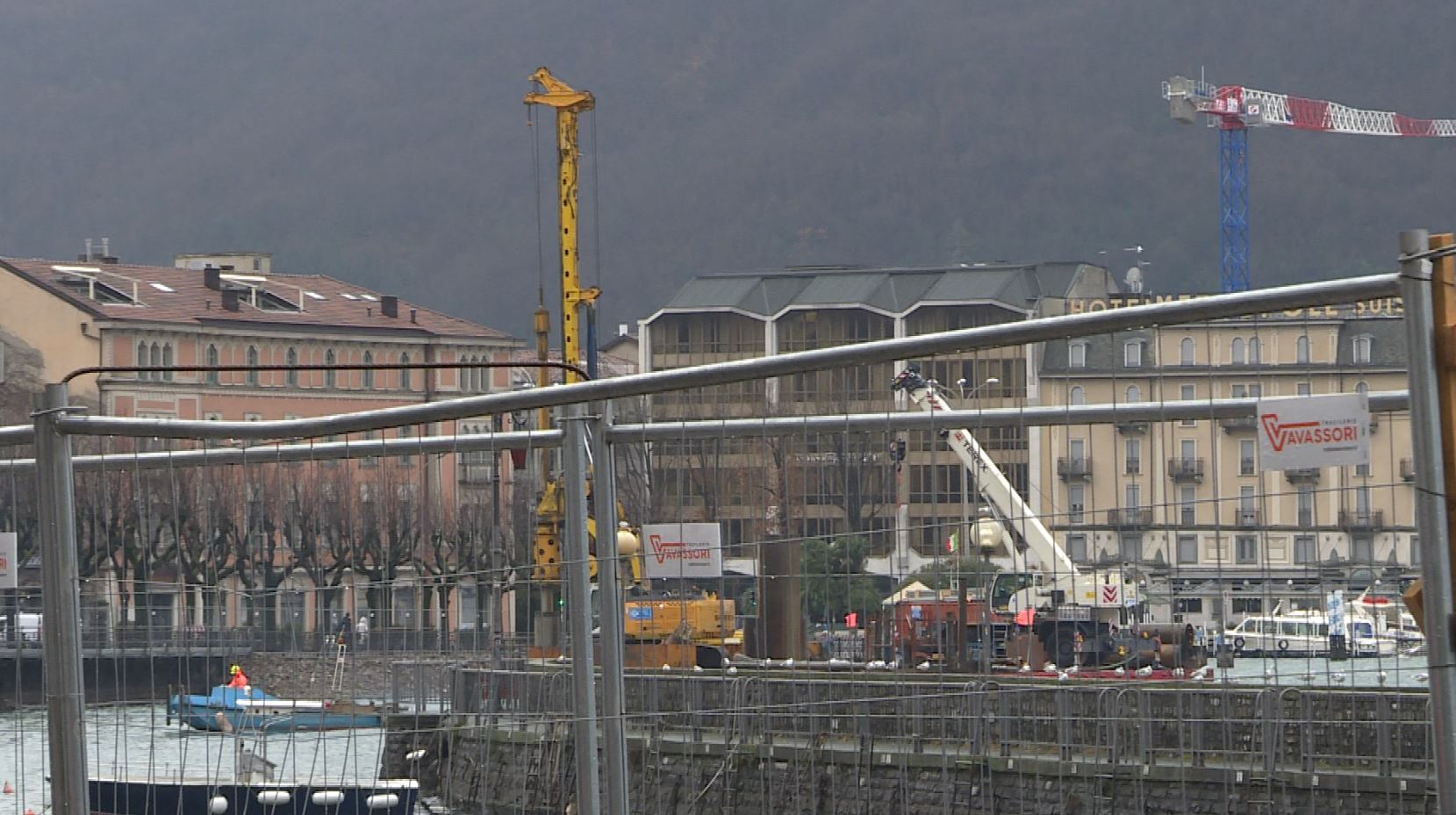 Cantiere delle paratie, il tratto del Lungo Lario Trieste resta aperto alle auto