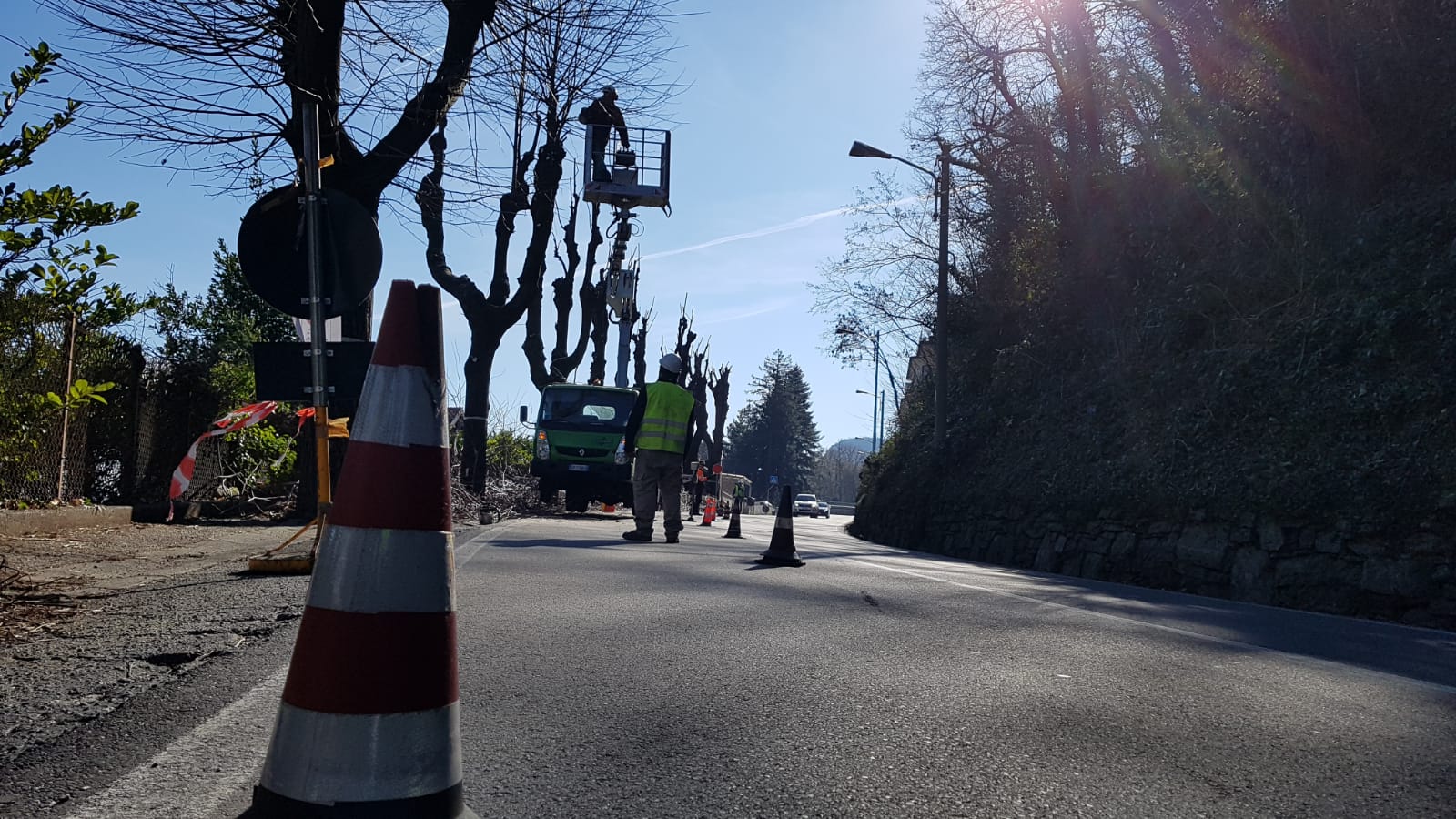 Cantieri a Como: oggi le potature in via Per San Fermo, da domani lavori in via Sant’Elia