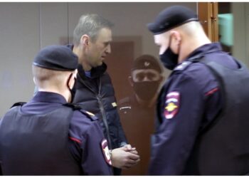 'Decisione illegale' dice portavoce Cremlino