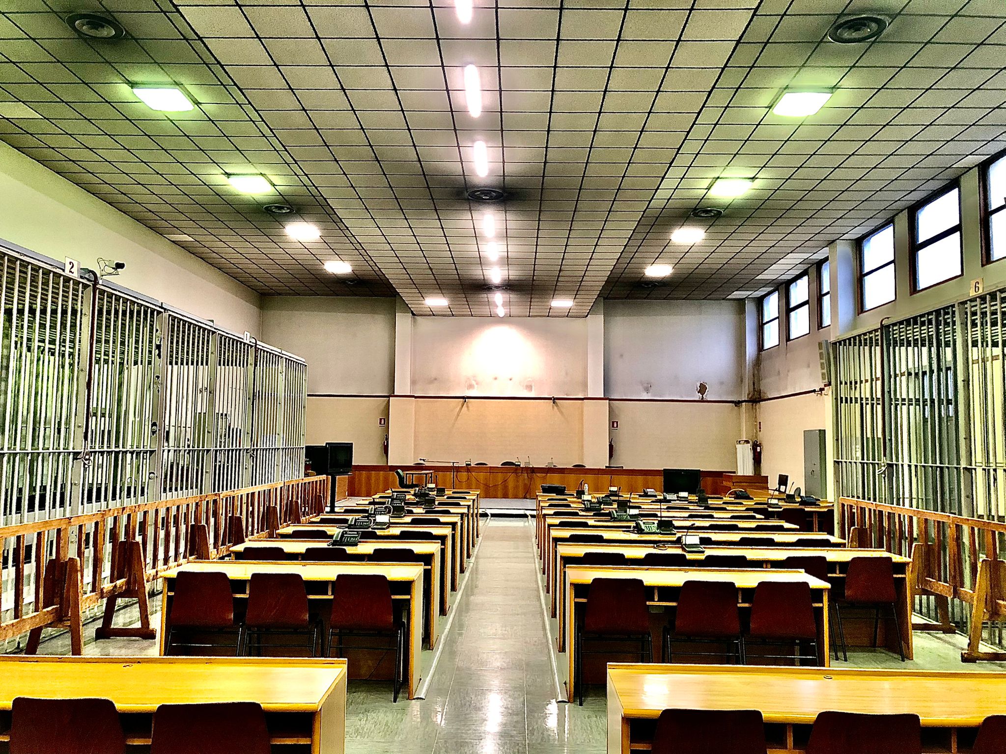 ‘Ndrangheta nei locali notturni, difese al contrattacco nel processo nell’aula bunker