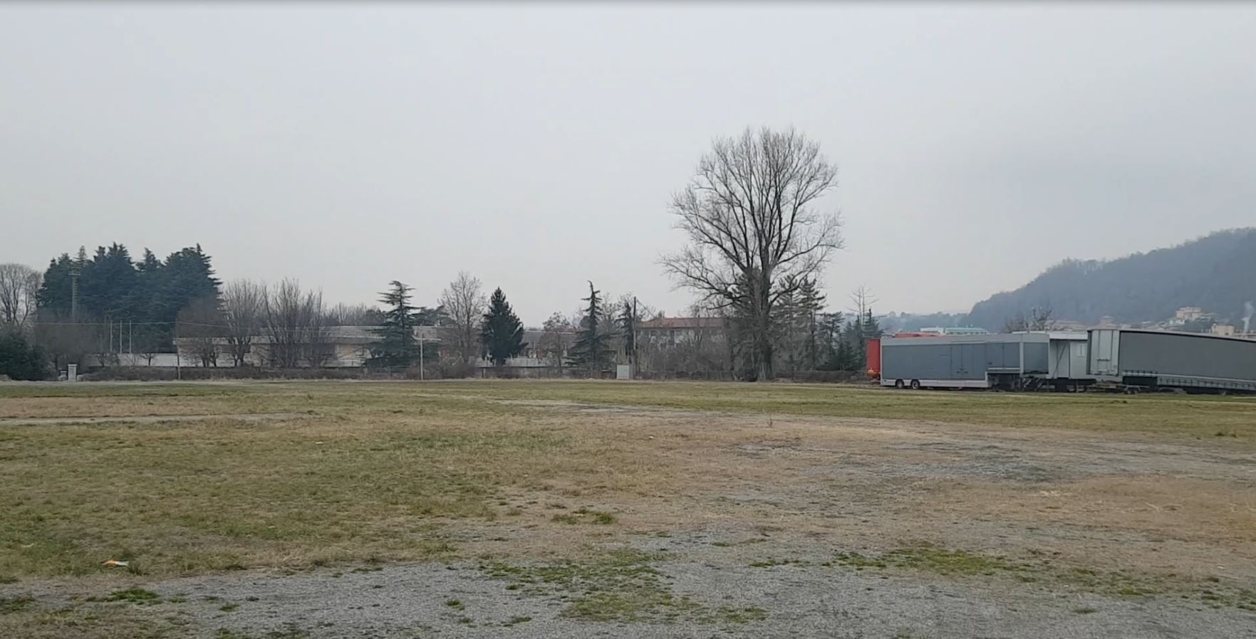 Un hub vaccinale della città di Como, una maxi tensostruttura a Muggiò in piazza d’Armi