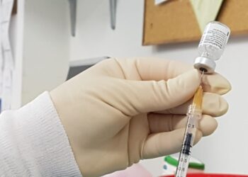 Una dose di vaccino anti-ovid