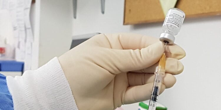 Una dose di vaccino anti-ovid