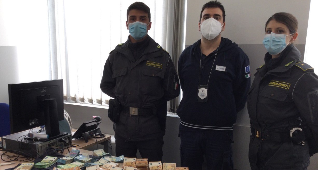 Brogeda, dichiara 300 euro ma ne ha oltre 200mila. Scoperto