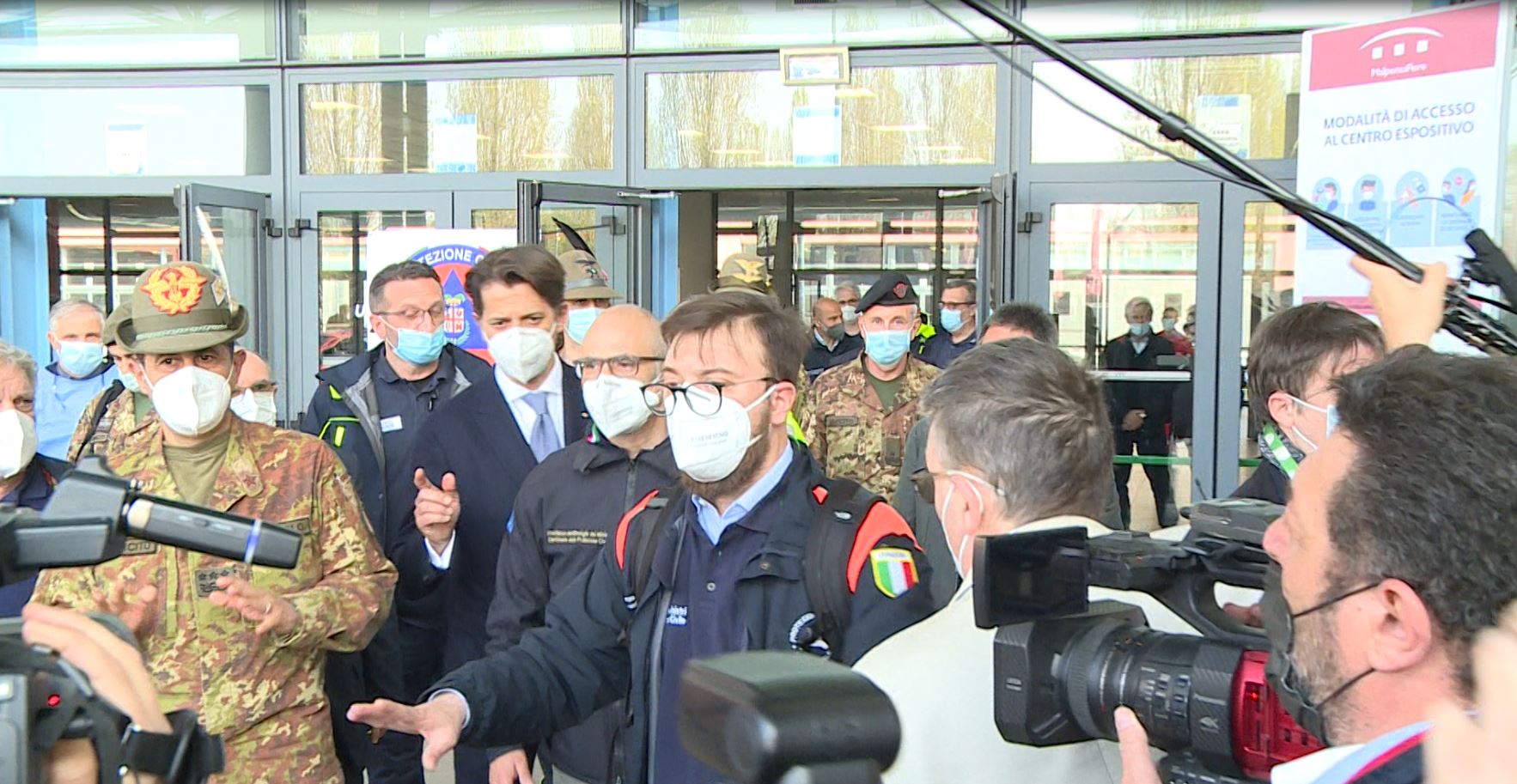 Covid, la visita di Figliuolo e Curcio all’hub vaccinale di MalpensaFiere