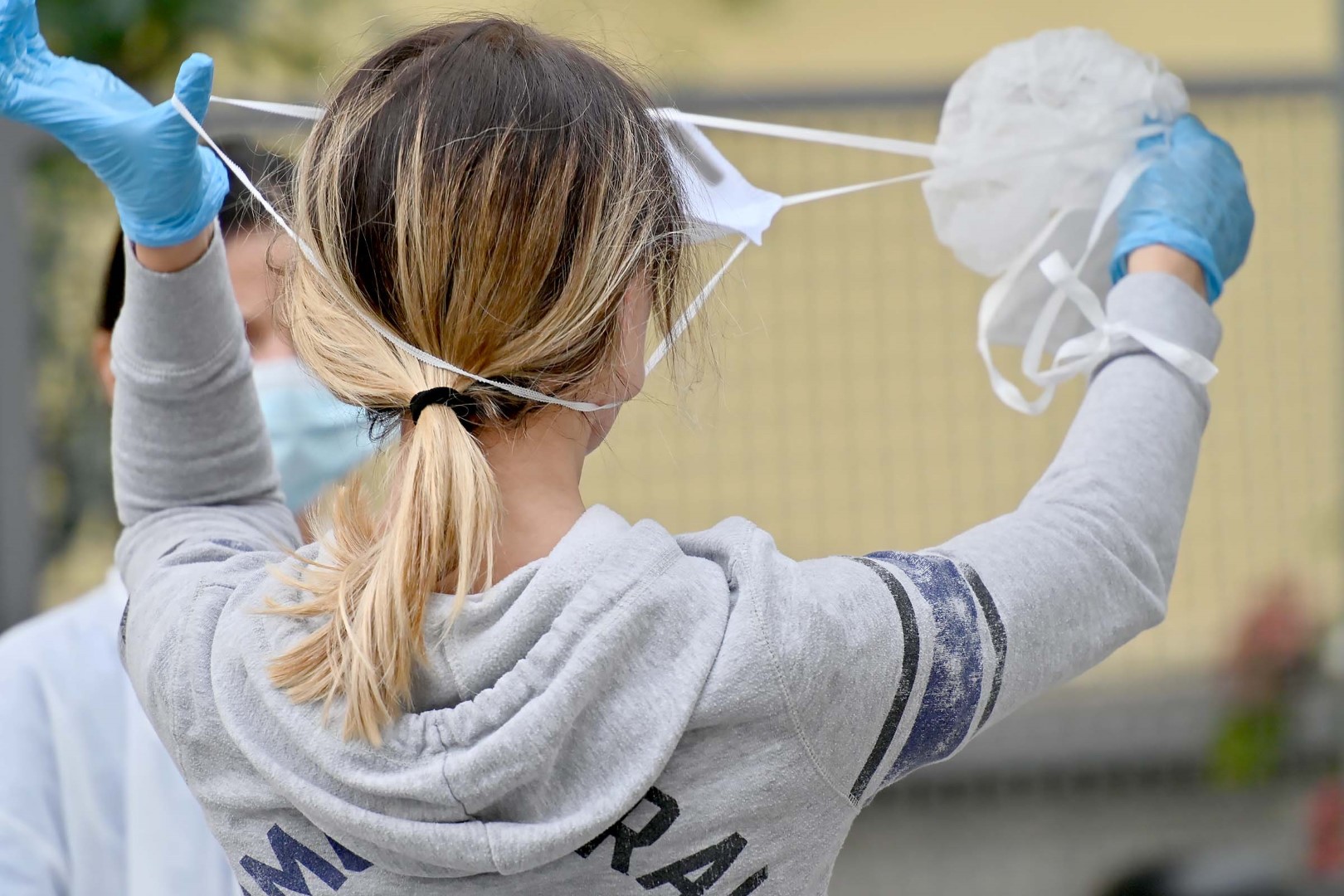 Covid in Lombardia: contagi stabili, ricoveri in calo