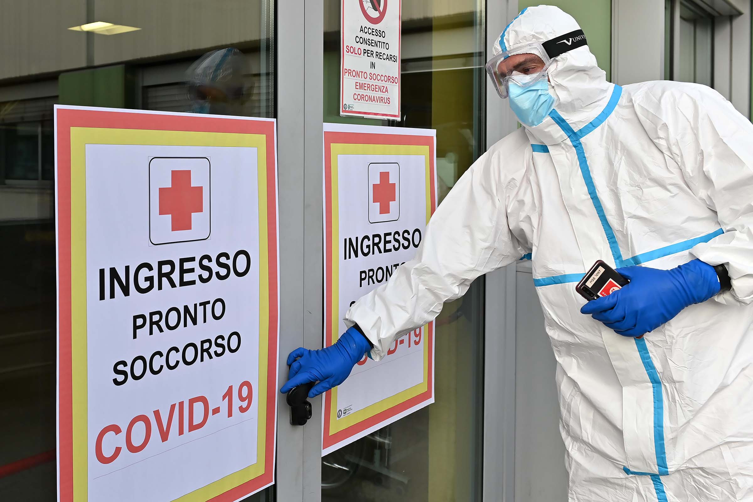 In Lombardia pochi tamponi e tanti ricoveri: 121 in più in un giorno