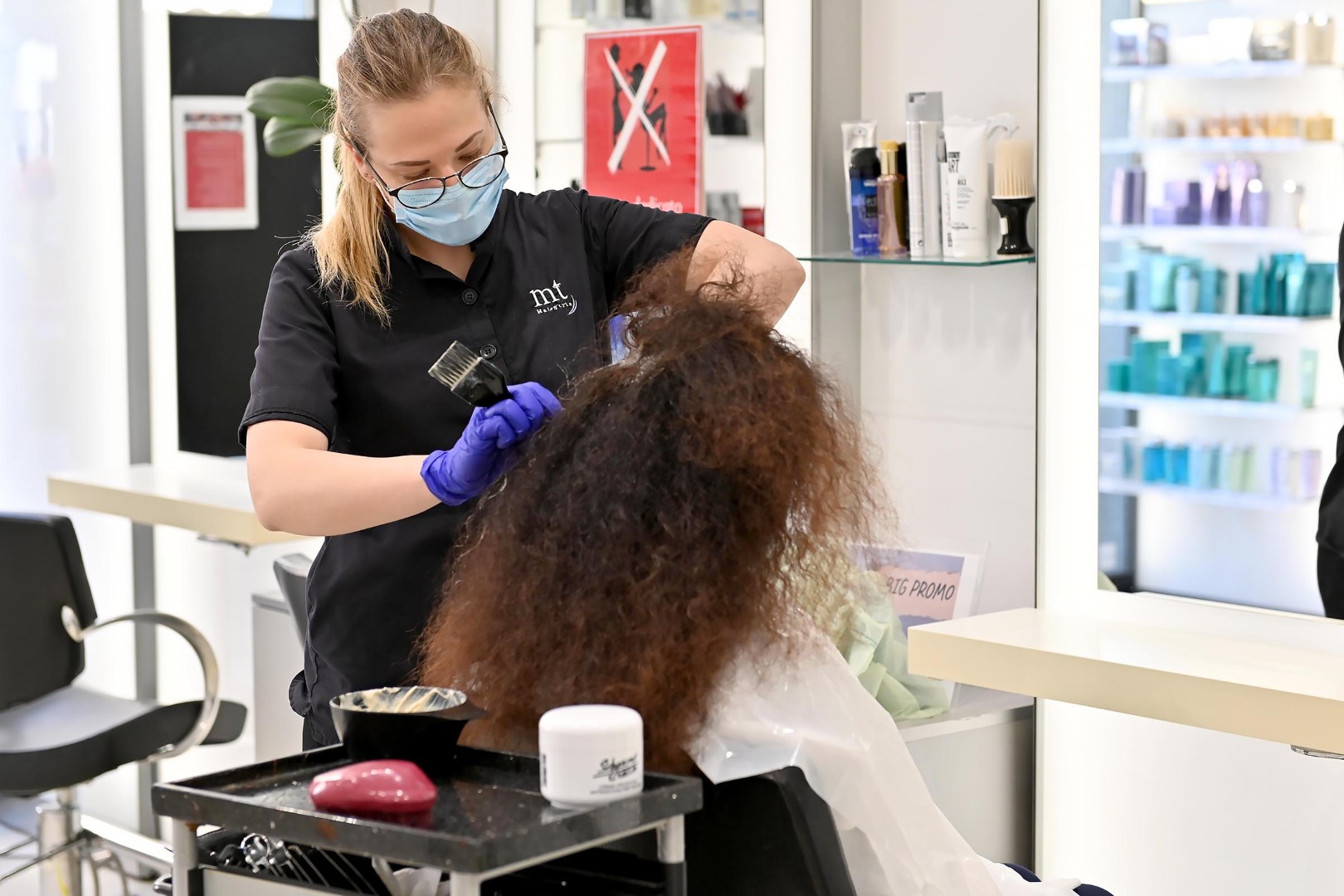 Parrucchieri ed estetisti, parte la petizione per la riapertura in zona rossa