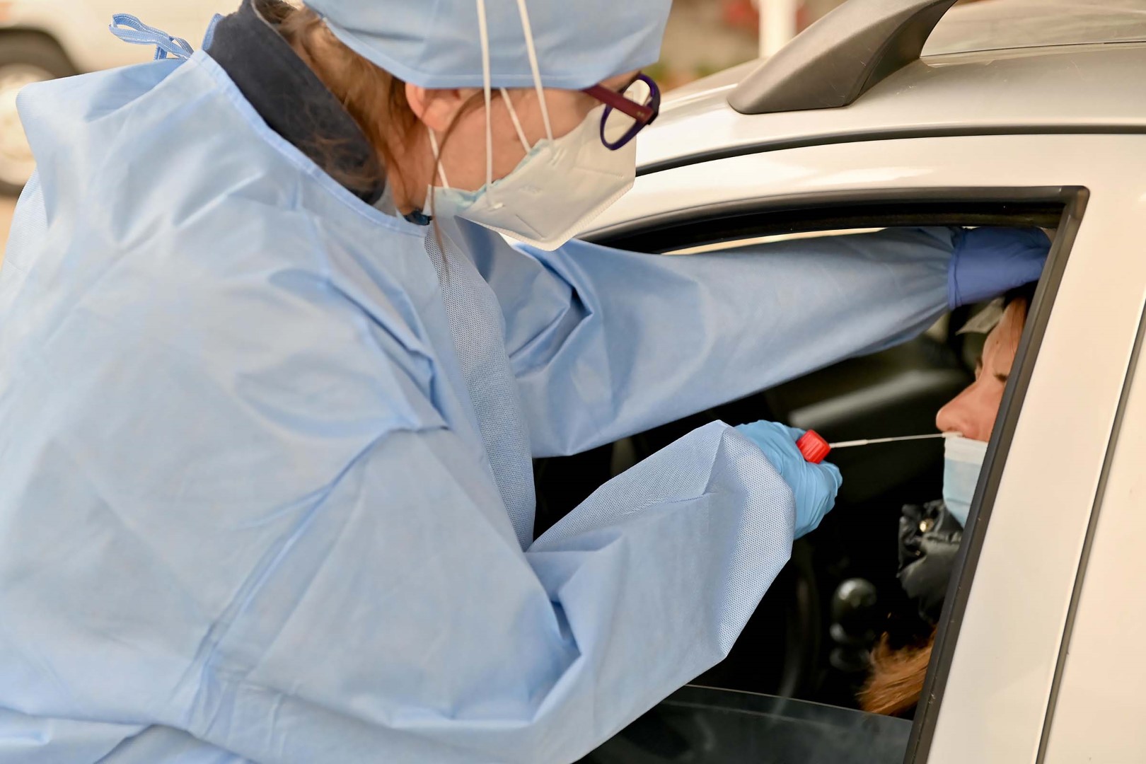 Covid in Lombardia, tornano a salire ricoveri e decessi