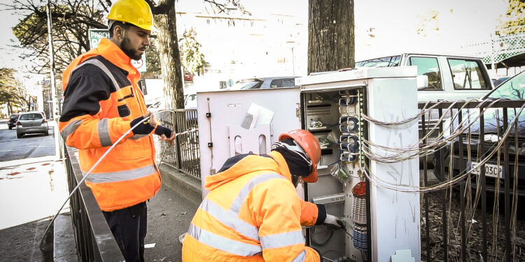 lavori per la posa della fibra ottica