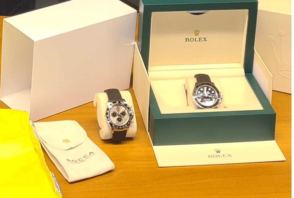 Orologi di pregio nascosti nelle calze, scoperto e denunciato cittadino britannico