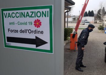 Ingresso per le vaccinazioni per le forze dell'ordine