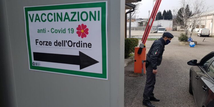 Ingresso per le vaccinazioni per le forze dell'ordine