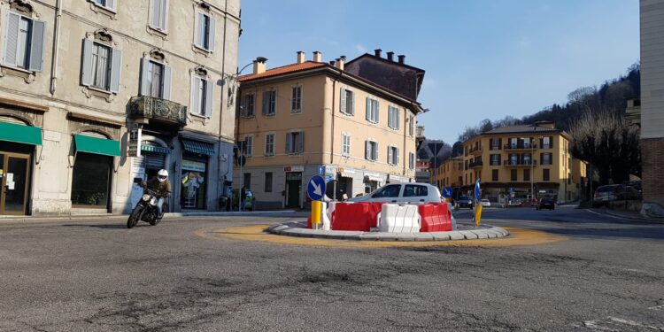 La rotatoria provvisoria in piazza San Rocco