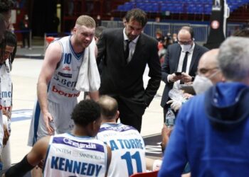 La Pallacanestro Cantù durante un time-out