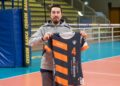 Giovanni Indorato, dirigente della Pool Libertas Cantù con la maglia di Abilitiamo Autismo Onlus