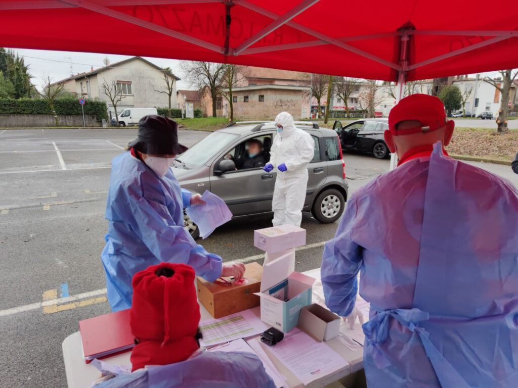 campagna di screening con tampone antigienico avviata dalla Croce Rossa di Lomazzo