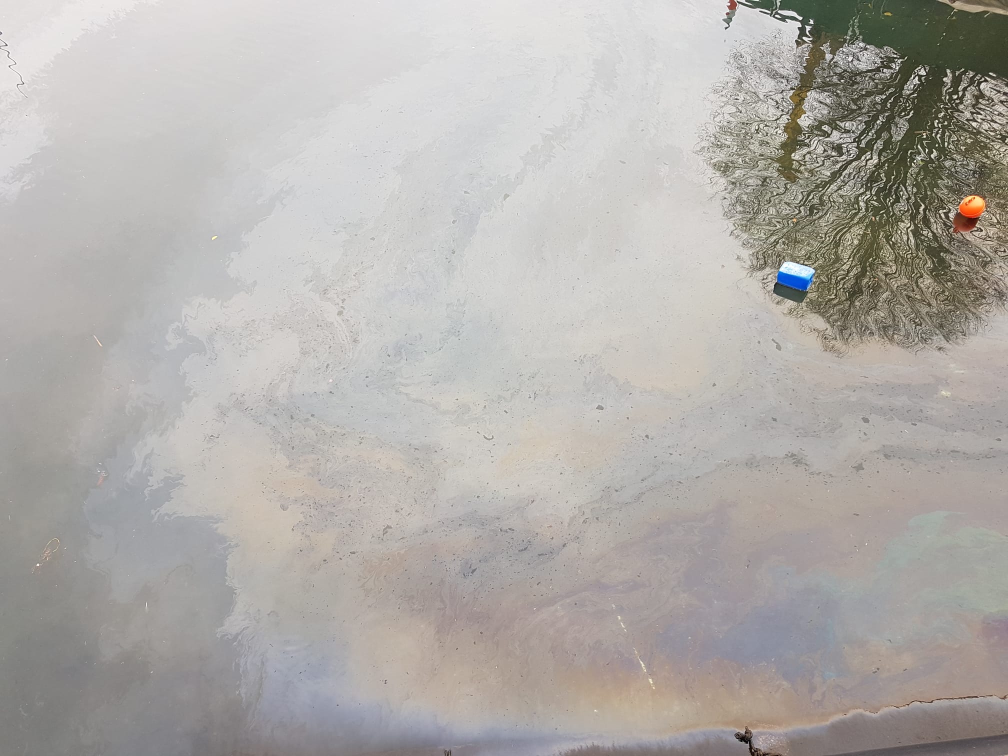 Idrocarburi nel Lago di Como, intervengono i vigili del fuoco