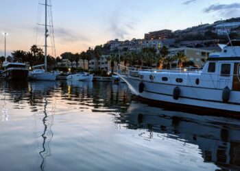 Barche ormeggiate in Liguria, porto, marina