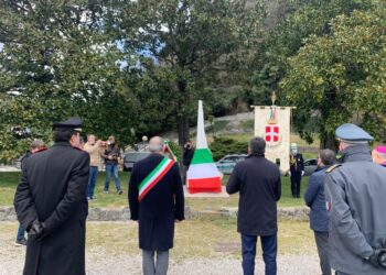 La cerimonia per il monumento per le vittime del covid