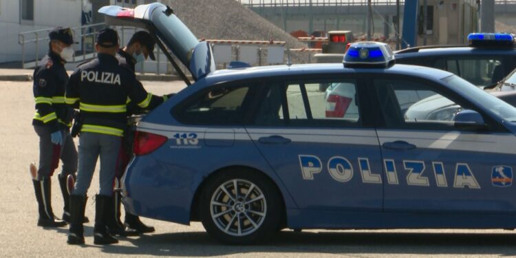 Polizia stradale. Furto autogrill