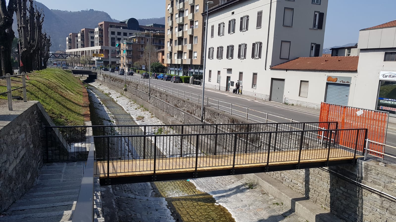 Como, nuovo ponte pedonale sul Cosia: lavori quasi ultimati