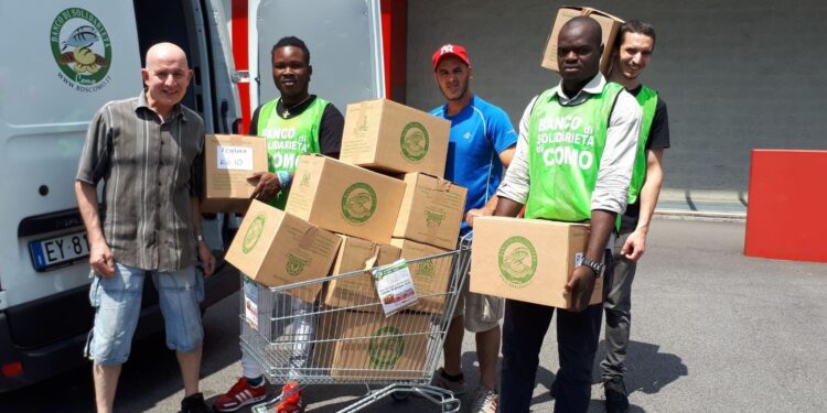 La spesa solidale di Fondazione Scalabrini e Banco Solidarietà