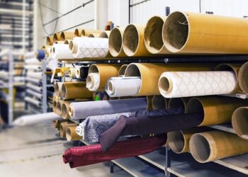 Diminuisce la richiesta di cassa integrazione Tessuti di un'azienda tessile