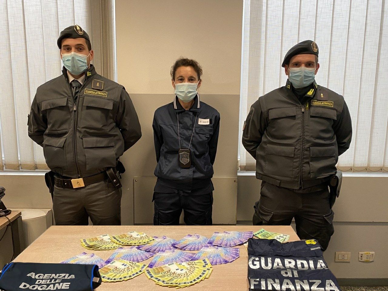 Valico di Brogeda: dichiara 40mila euro ma ne trasporta quasi il doppio