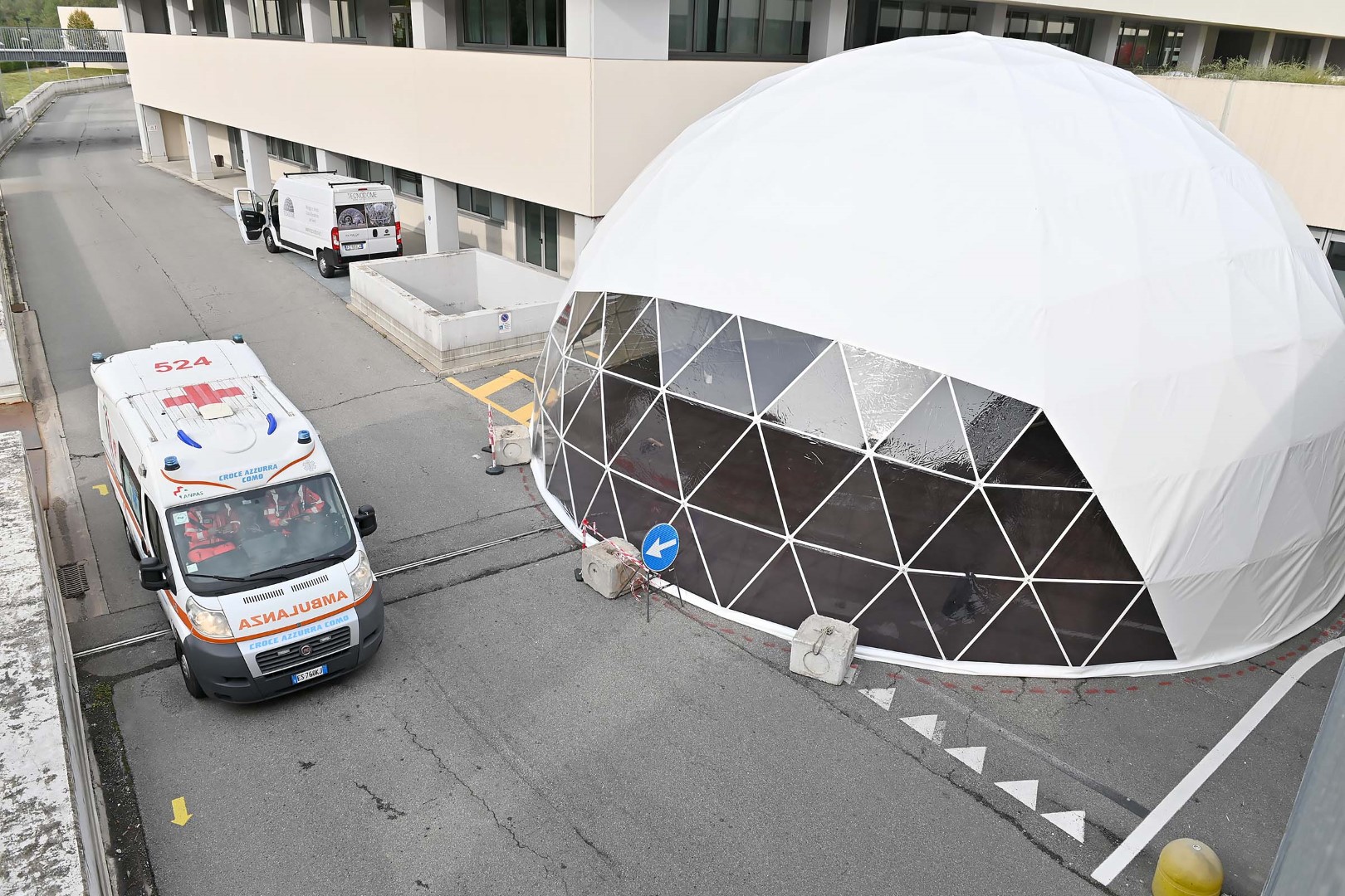 Covid Lombardia: positività stabile, ricoveri in calo ma ancora 94 decessi