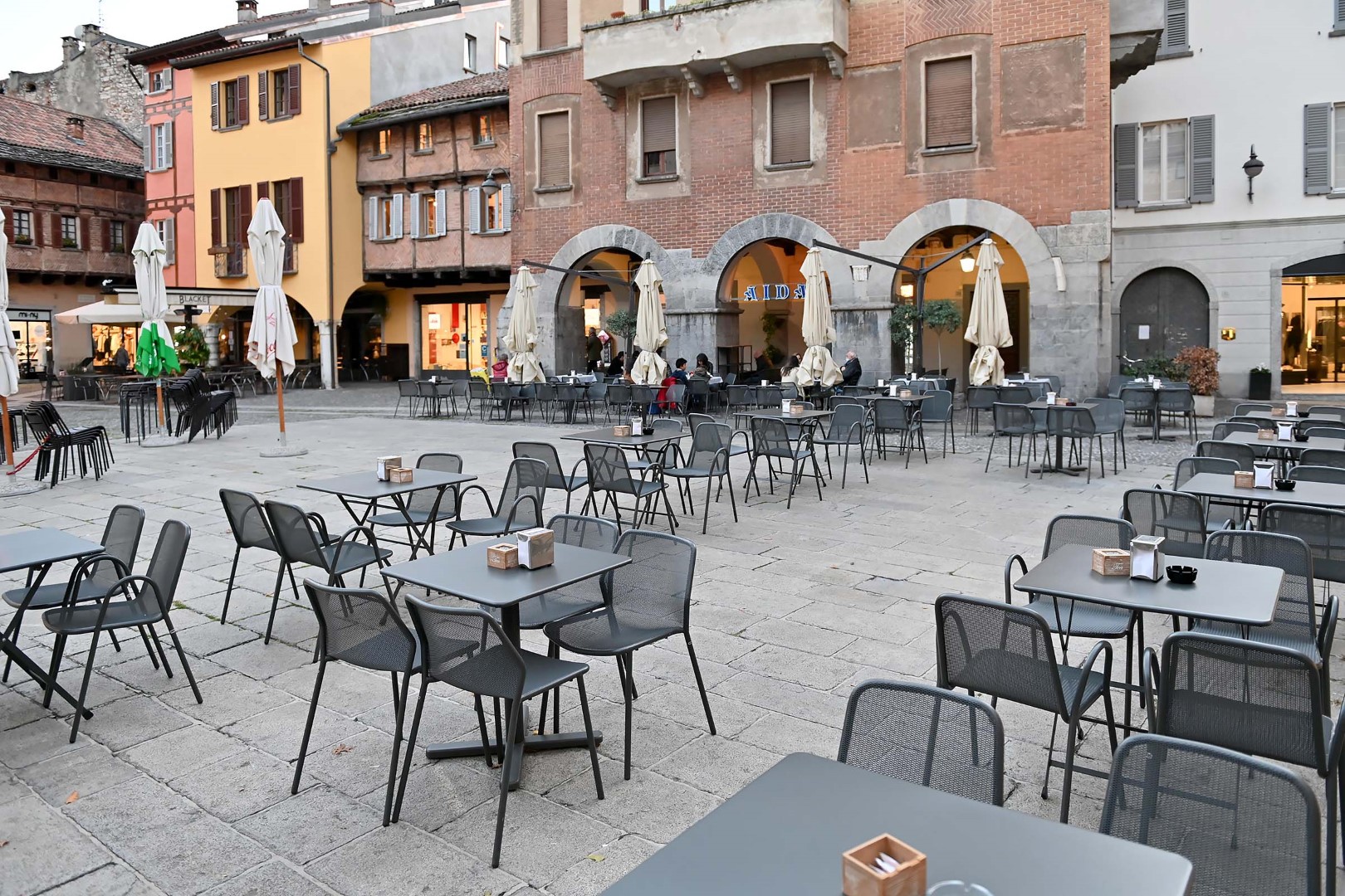 La Lombardia punta alla fascia gialla da lunedì