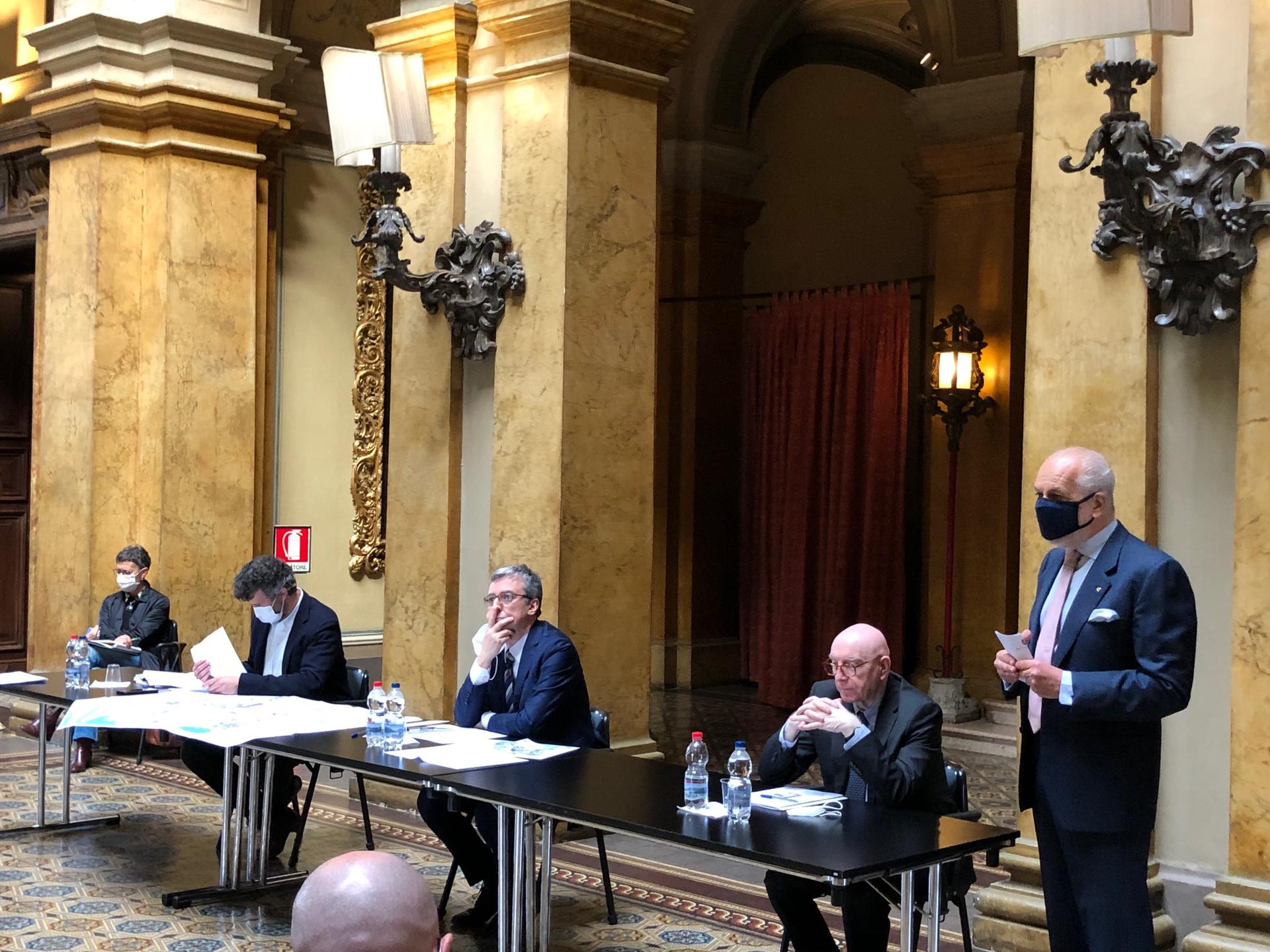 Hub vaccinale di Villa Erba: modifiche alla viabilità e 600 posti auto