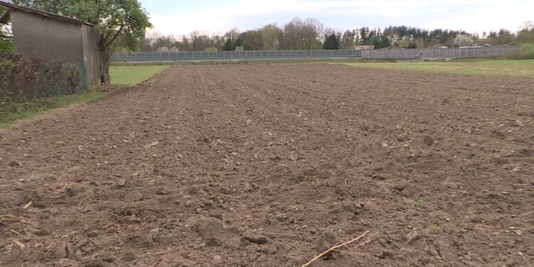 pratiche Green, nella foto Un campo arato per le coltivazioni