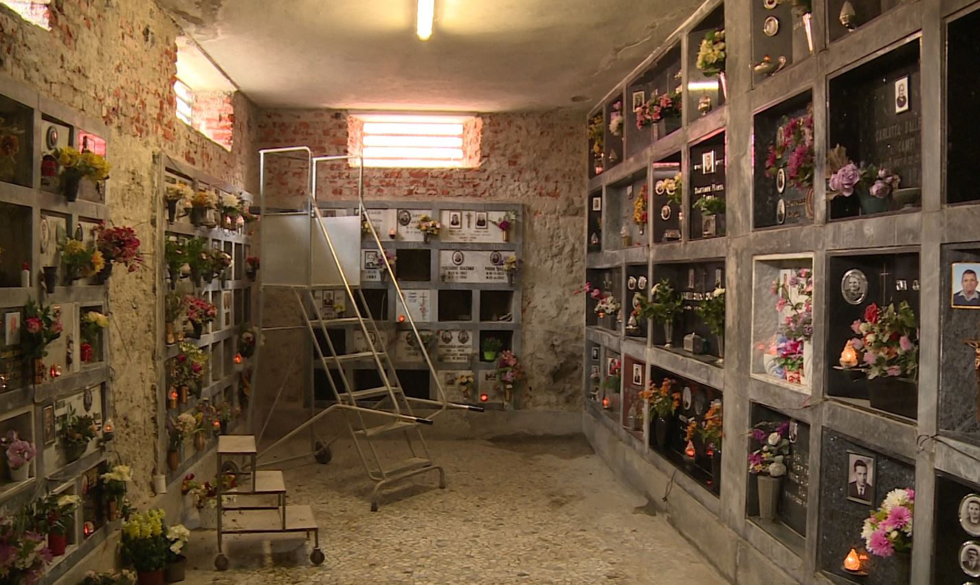 Non si riposa in pace: viaggio nel degrado dei cimiteri di Como