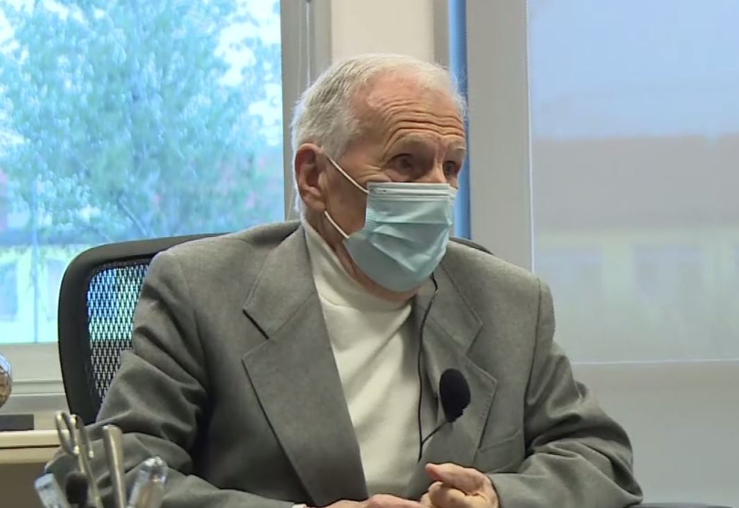 Ritorno alla normalità, Garattini: “Necessario vaccinare più del 50% della popolazione”