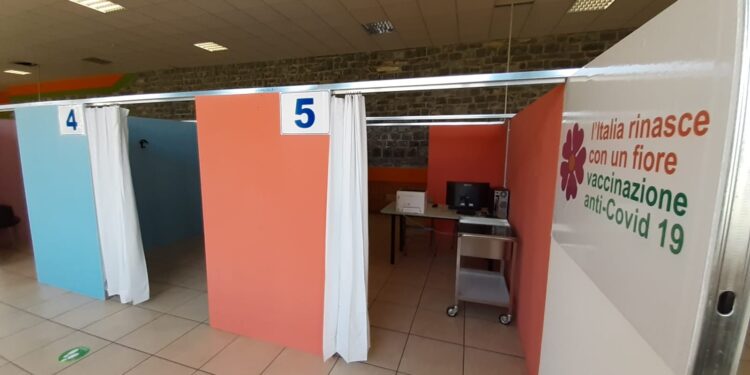 L'inaugurazione dell'hub vaccinale Centro Valle Intelvi