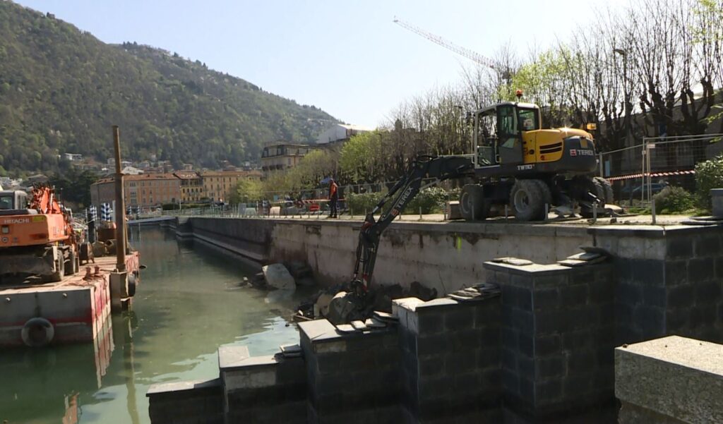 scalinata a lago demolita e macerie rimosse