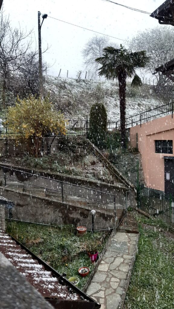 Nevicata di primavera in valle Intelvi, provincia di Como